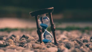 Reloj de arena, símbolo de la prescripción de los delitos